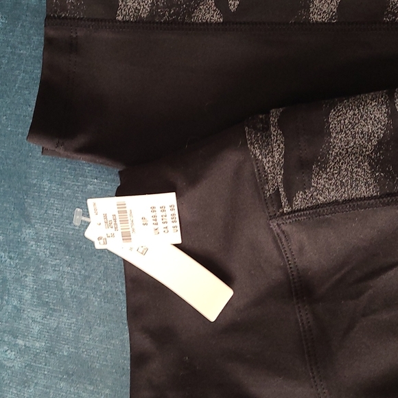 NWOT PINK Victoria Secret Black Camo Leggings - Picture 2 of 3